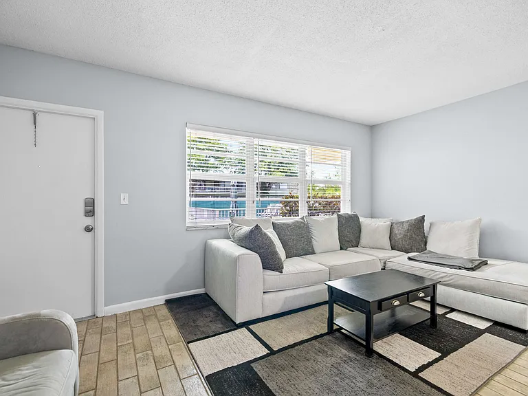 1900 NE 8th Ct #104 — Photo 3