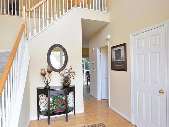 3rd image of 5 Saint Ives Ct
