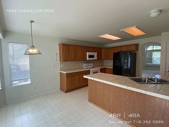 5th image of 7865 Chancellor Dr