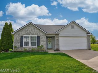3070 Elk Creek Dr, Swartz Creek, MI 48473