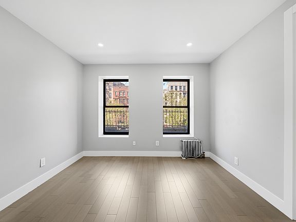 4th image of 166 Allen St #22