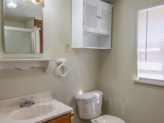 4th image of 815 W 1st St