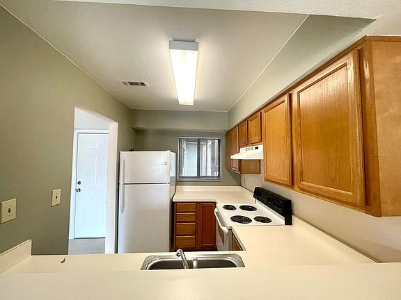 5th image of 113 Scottsdale Sq #113