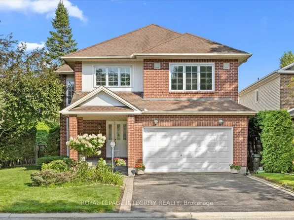 1 Strathbury St, Ottawa, ON K2G 5M9