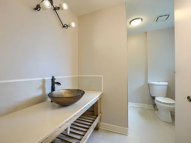 1246 Woodburn Trl — Photo 16