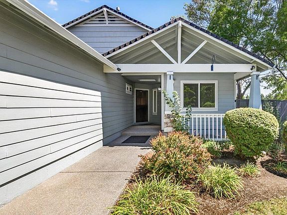 2nd image of 951 Village Cir