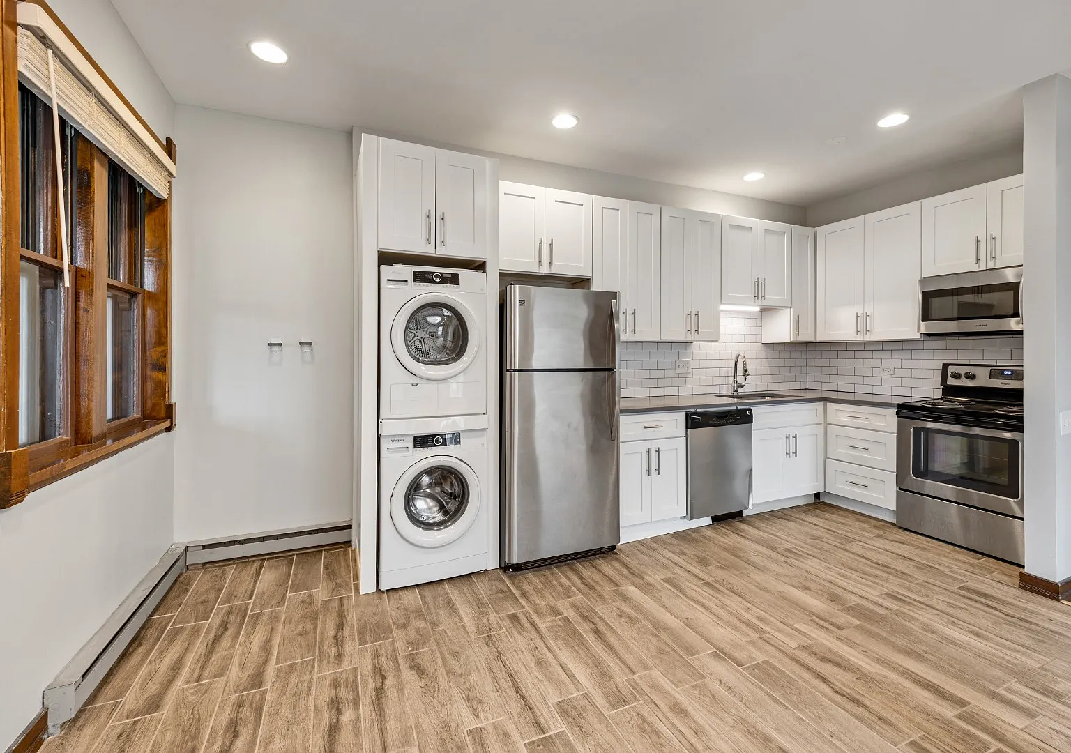 1 Bed 1 Bath With In-Unit Laundry And Recently Rehabbed Kitchen Near Downtown Oak Park Available ... — Photo 2