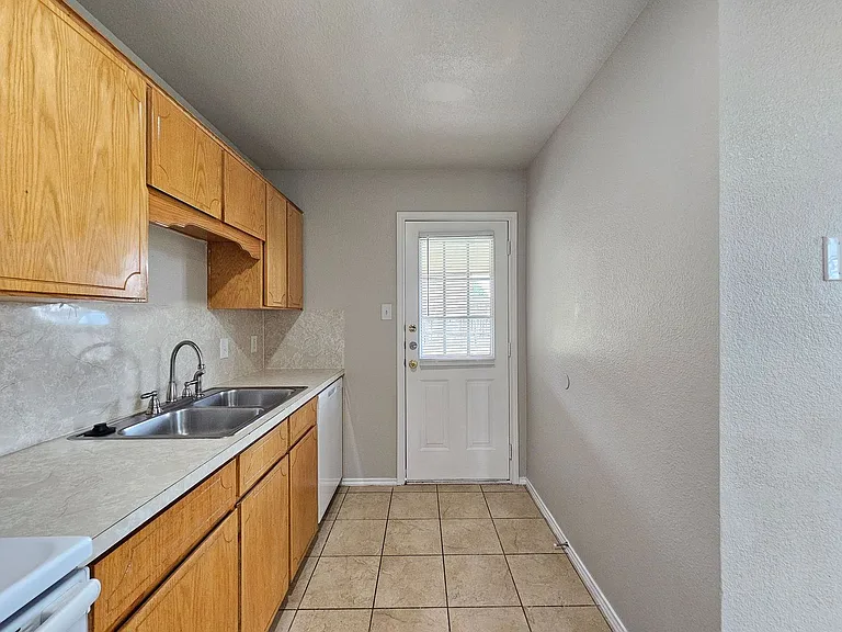 4601 Hudson Dr #D — Photo 7
