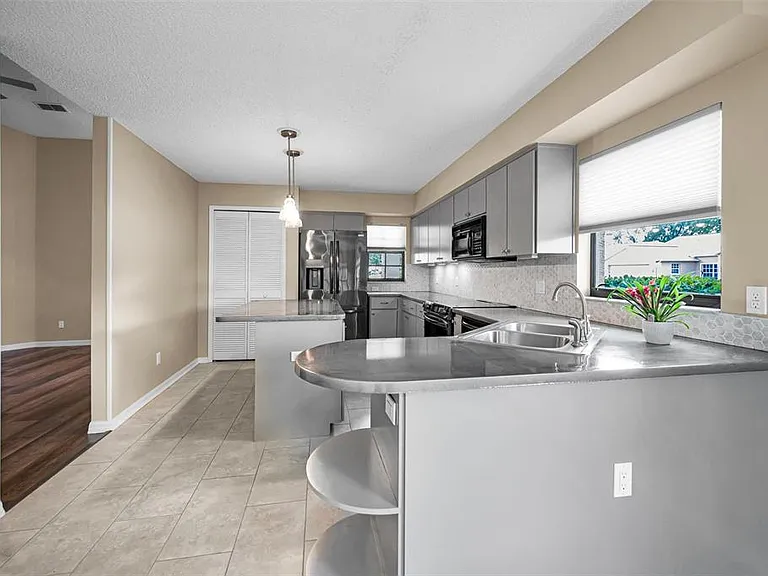 9307 Palm Haven Ct — Photo 10