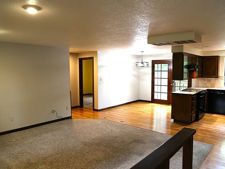 4725 NW Sonja Pl — Photo 2