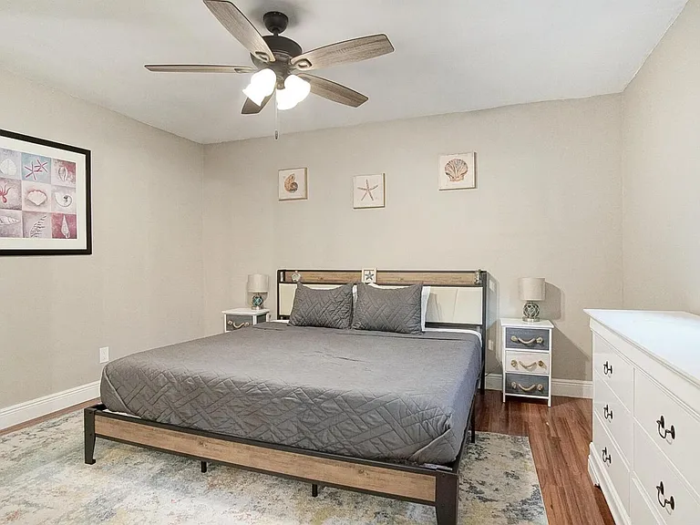 1002 Avenue E — Photo 20