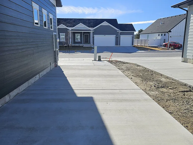 895 E Antelope Dr — Photo 3