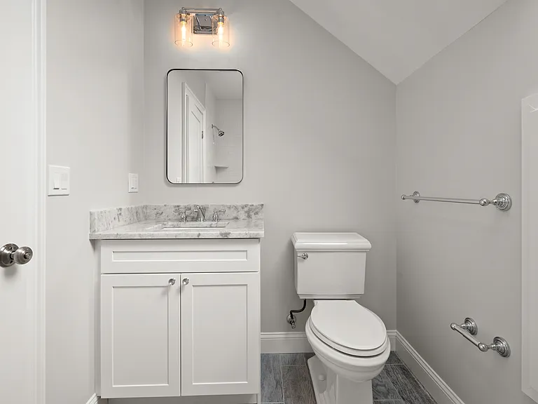585 Lowell St — Photo 44