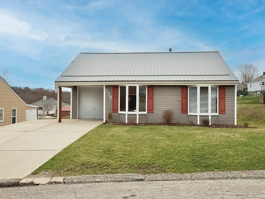220 Florida Dr photo 1
