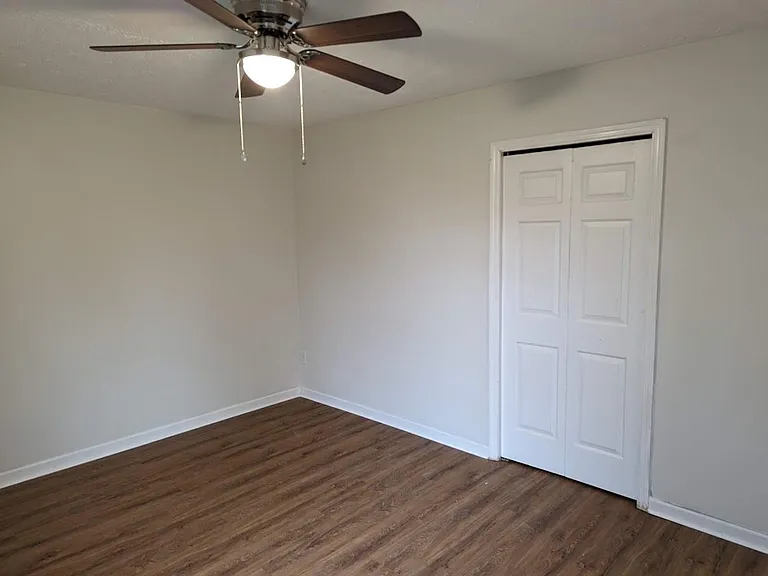 485 Woodview Dr — Photo 13
