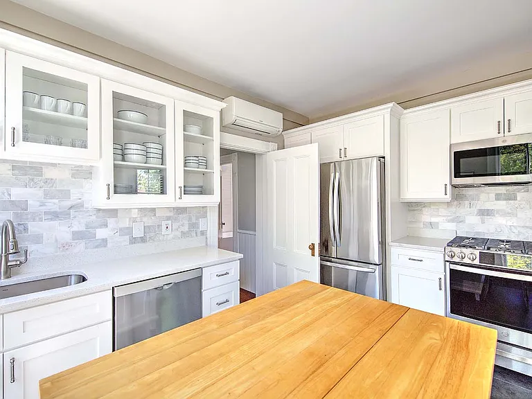 240 Brown St #2 — Photo 6