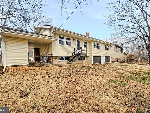 4th image of 1302 Stanford Rd