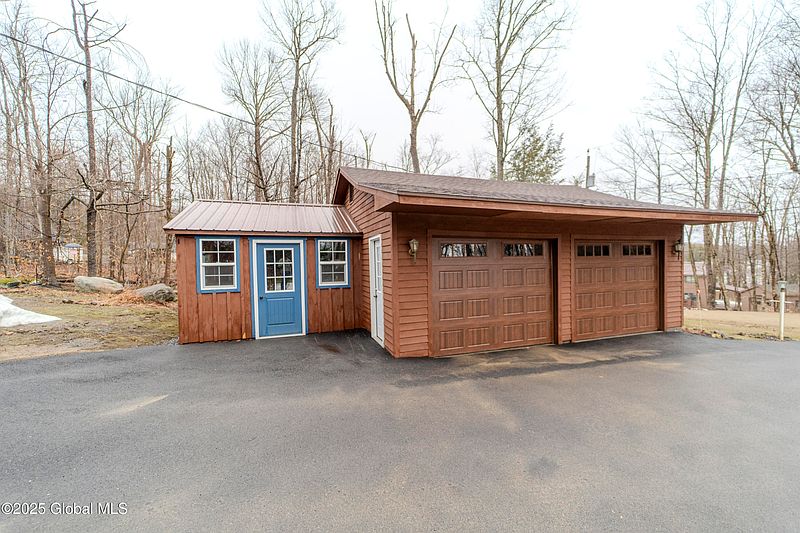 4th image of 167 Maplewood Drive