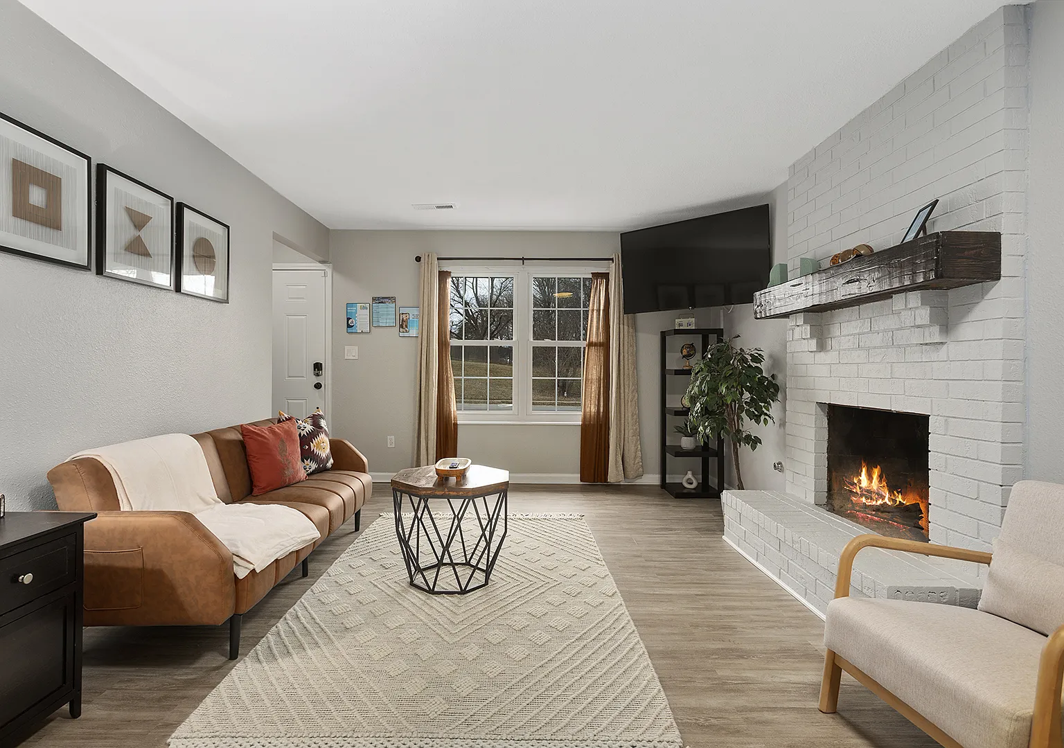 SW Parkwood Dr, Blue Springs — Photo 4