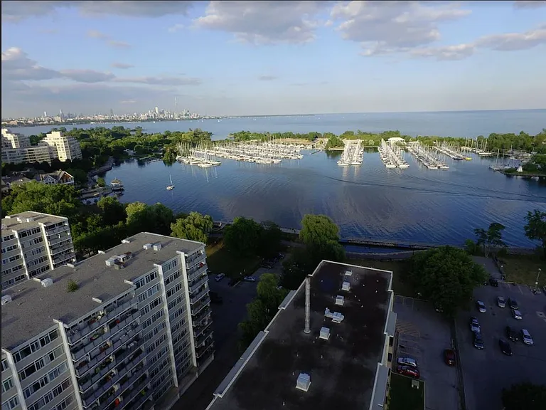 2335 Lake Shore Blvd W — Photo 12