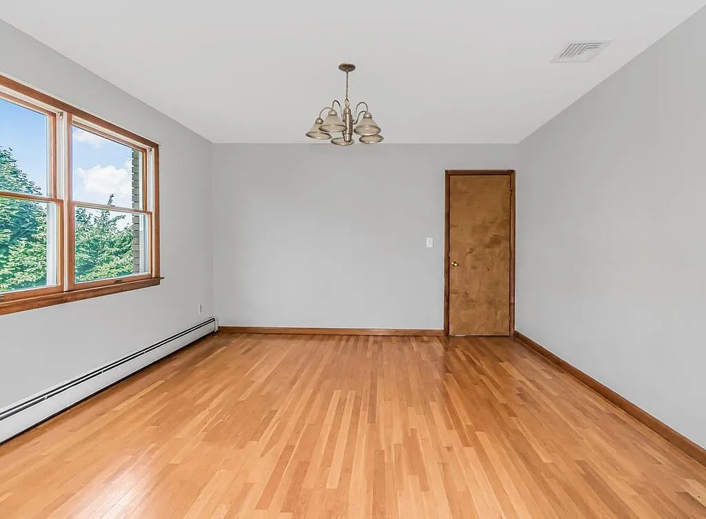 243 Lakeview Ave — Photo 3