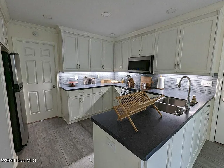 296 Ashbrook Dr — Photo 5