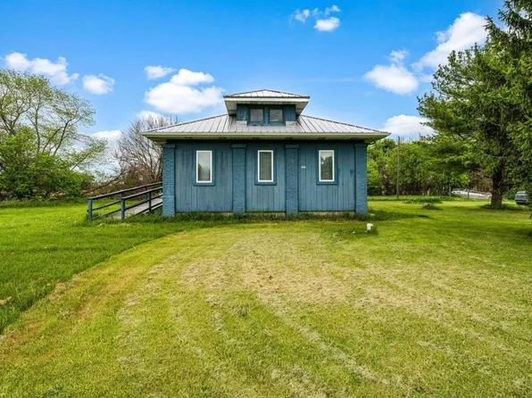 28505 State Line Rd, New Carlisle, IN 46552