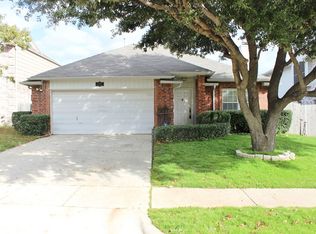 1377 Daffodil Ln, Lewisville, TX 75077