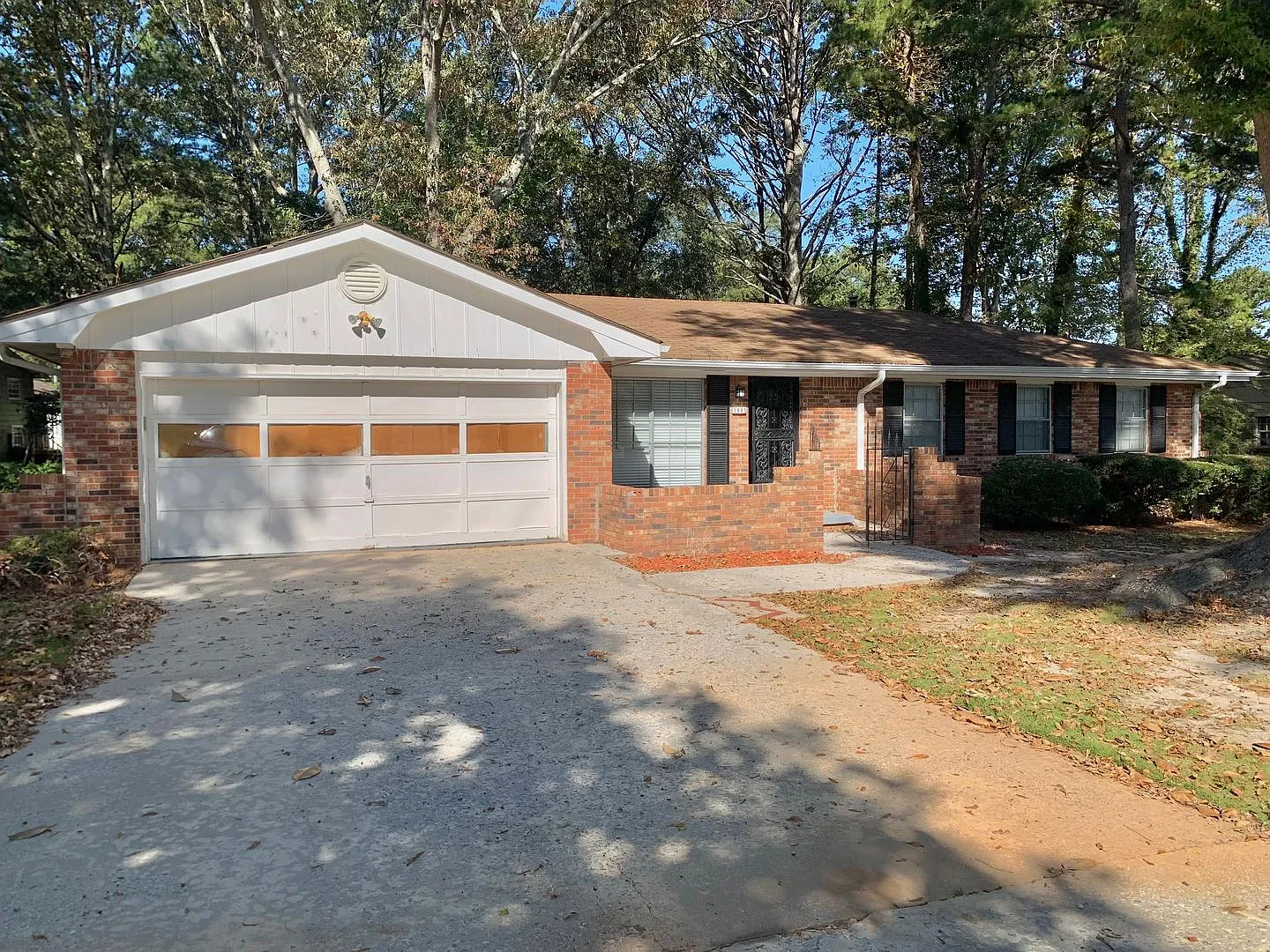 1885 Whitworth Dr photo 1