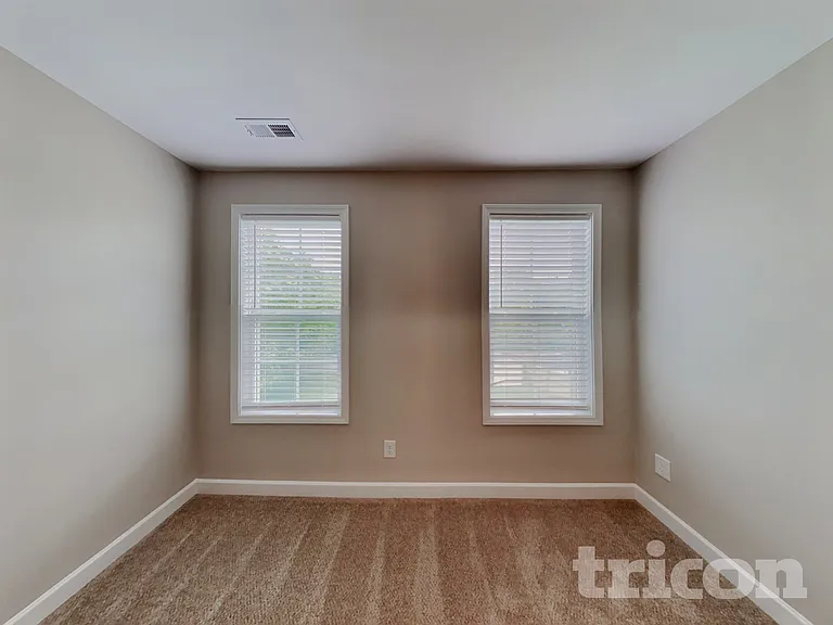 111 Cottage Ct — Photo 12