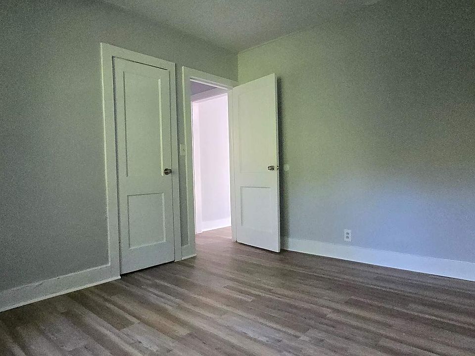 1st bedroom-view-4