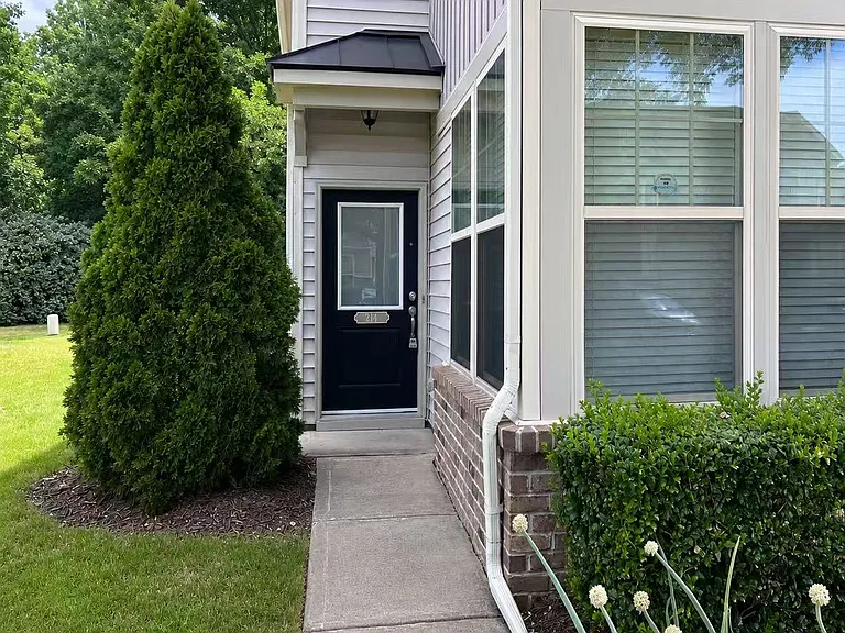 214 Mount Evans Dr — Photo 2