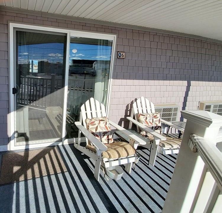 1st image of 6 Ashworth Ave #6