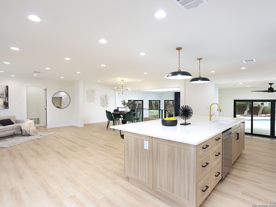 1st image of 220 SEQUOIA DR