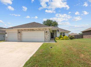 1363 S Strasbourg Ave, Springfield, MO 65802