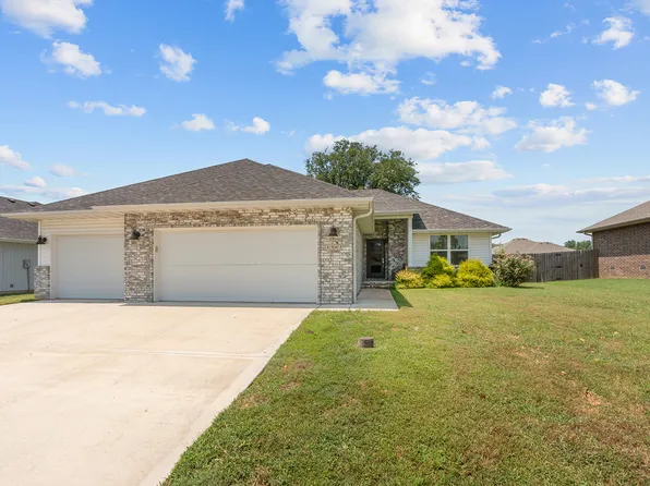 1363 S Strasbourg Ave, Springfield, MO 65802