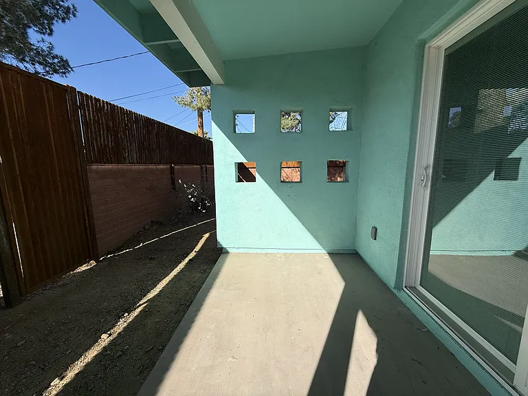 5564 E Camden St #B — Photo 12