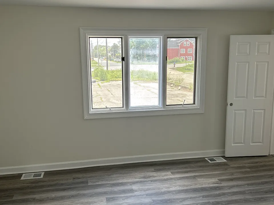 710 Haines Ave #8