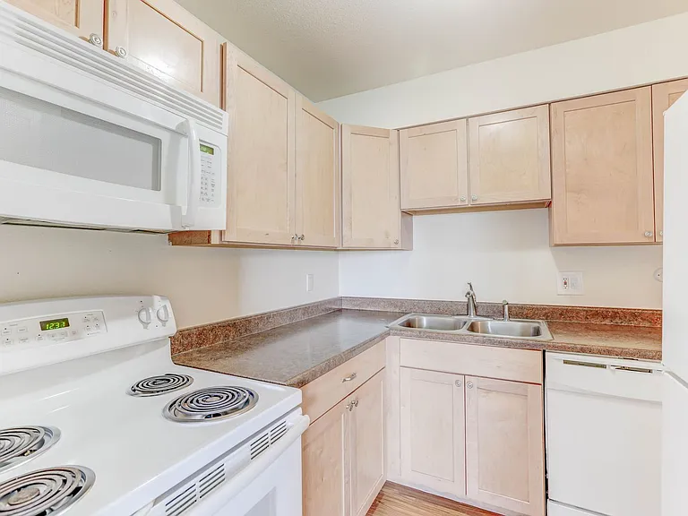 Union Square Apartments — Photo 8