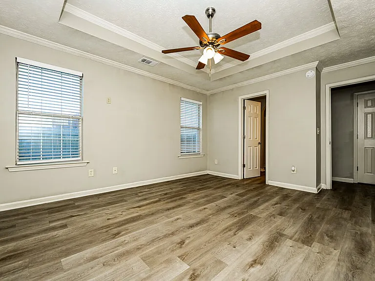 1025 Borrington Ln — Photo 7