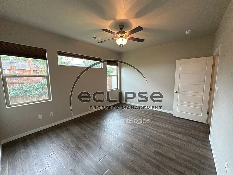 2921 Magnolia Ave — Photo 21