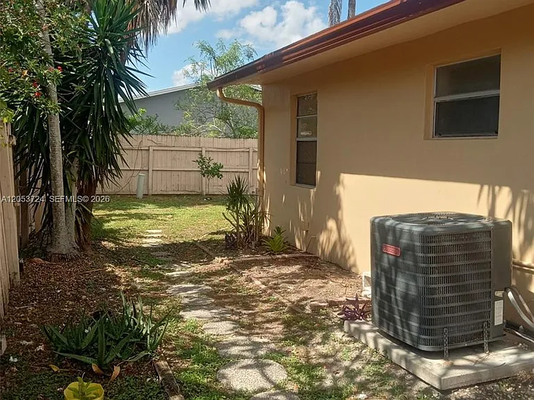 6123 SW 4th Pl — Photo 13