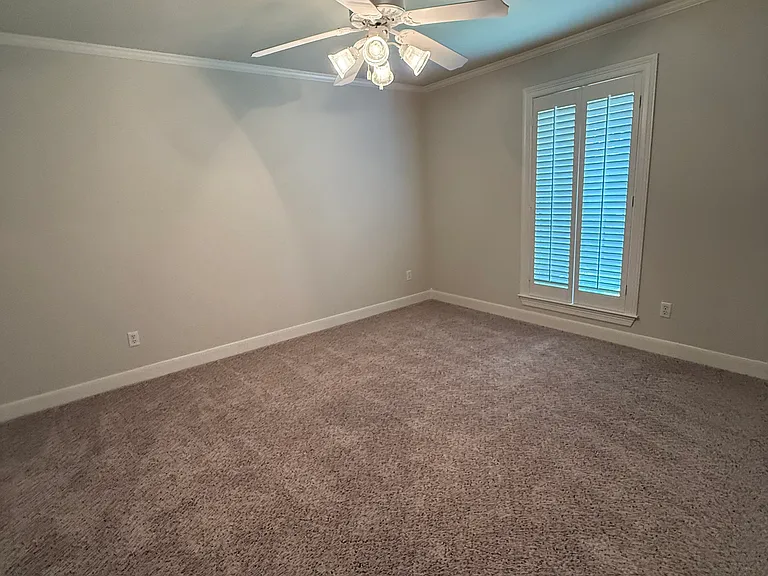 300 Pecan Village Cir #300 — Photo 8