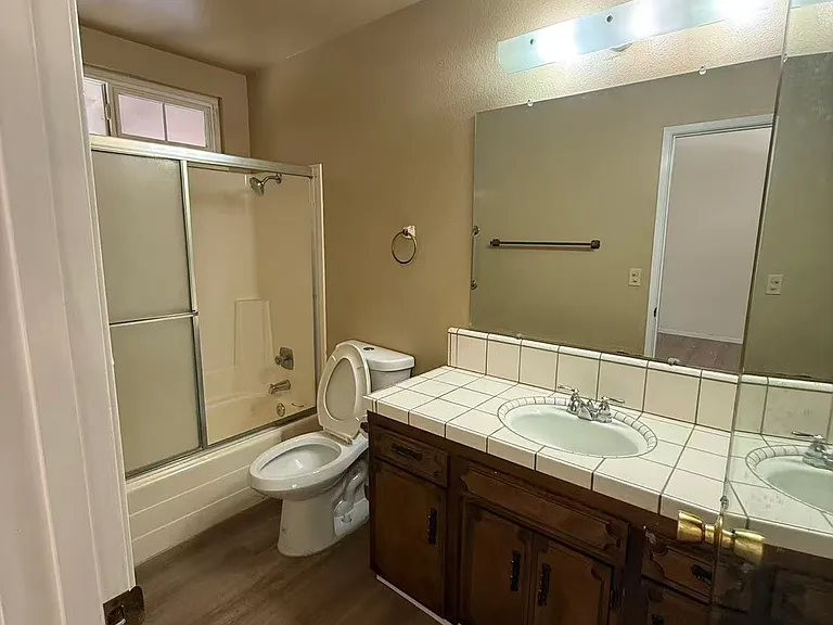 933 E Lincoln Ave — Photo 14
