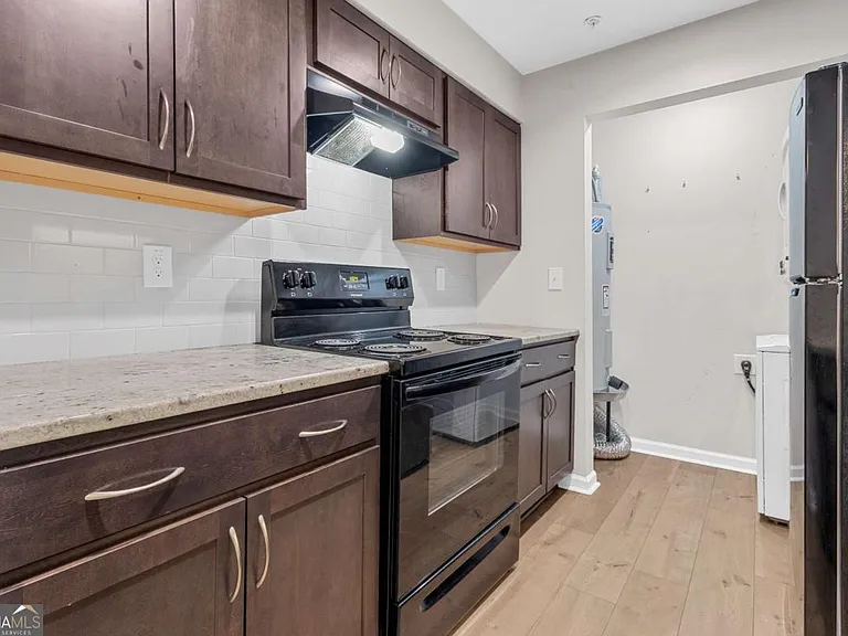 1166 Booth Rd SW #407 — Photo 7