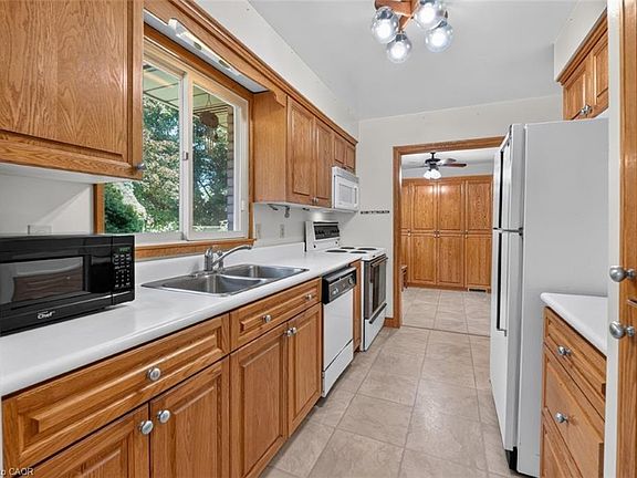 5th image of 4193 Regent Ct