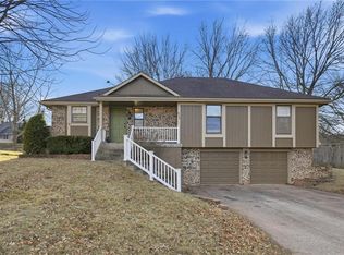 410 NE Corsicana St, Lees Summit, MO 64086