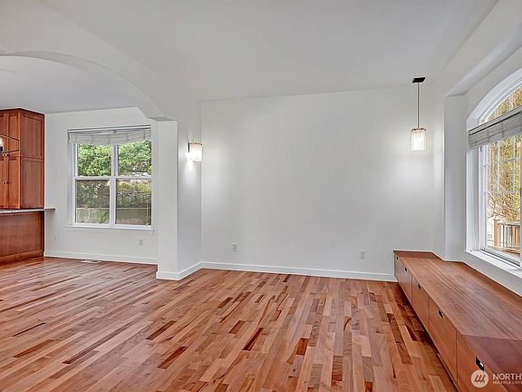 5th image of 414 10th Street S
