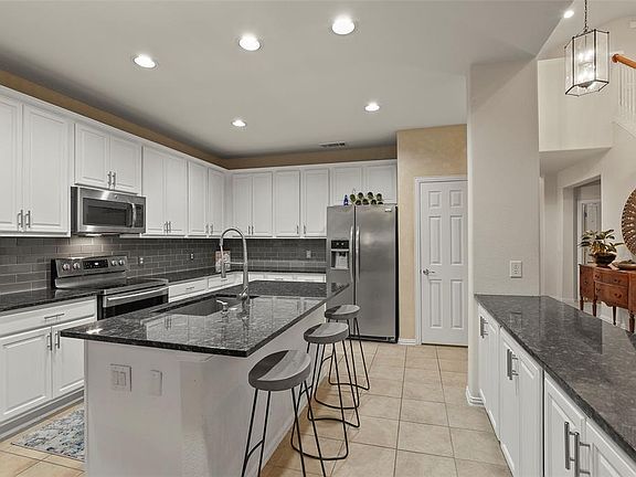 3rd image of 1055 Crystal Lake Dr
