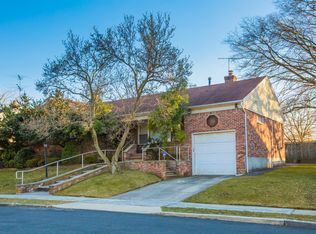 21724 Stewart Rd, Oakland Gardens, NY 11364